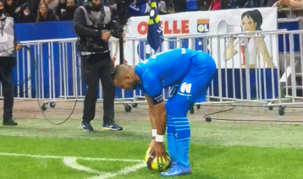 阿莫林头大了！曼联1-1又爆冷：英超7队争四差3分，1队成大黑马（1-1再被逼平！曼联令阿莫林头疼：英超争四7队仅隔3分，黑马崛起）