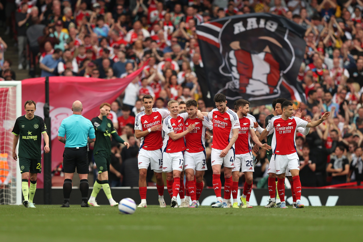 曼城瓜帅巧妙调整战胜热刺（瓜帅妙招助曼城击败热刺）