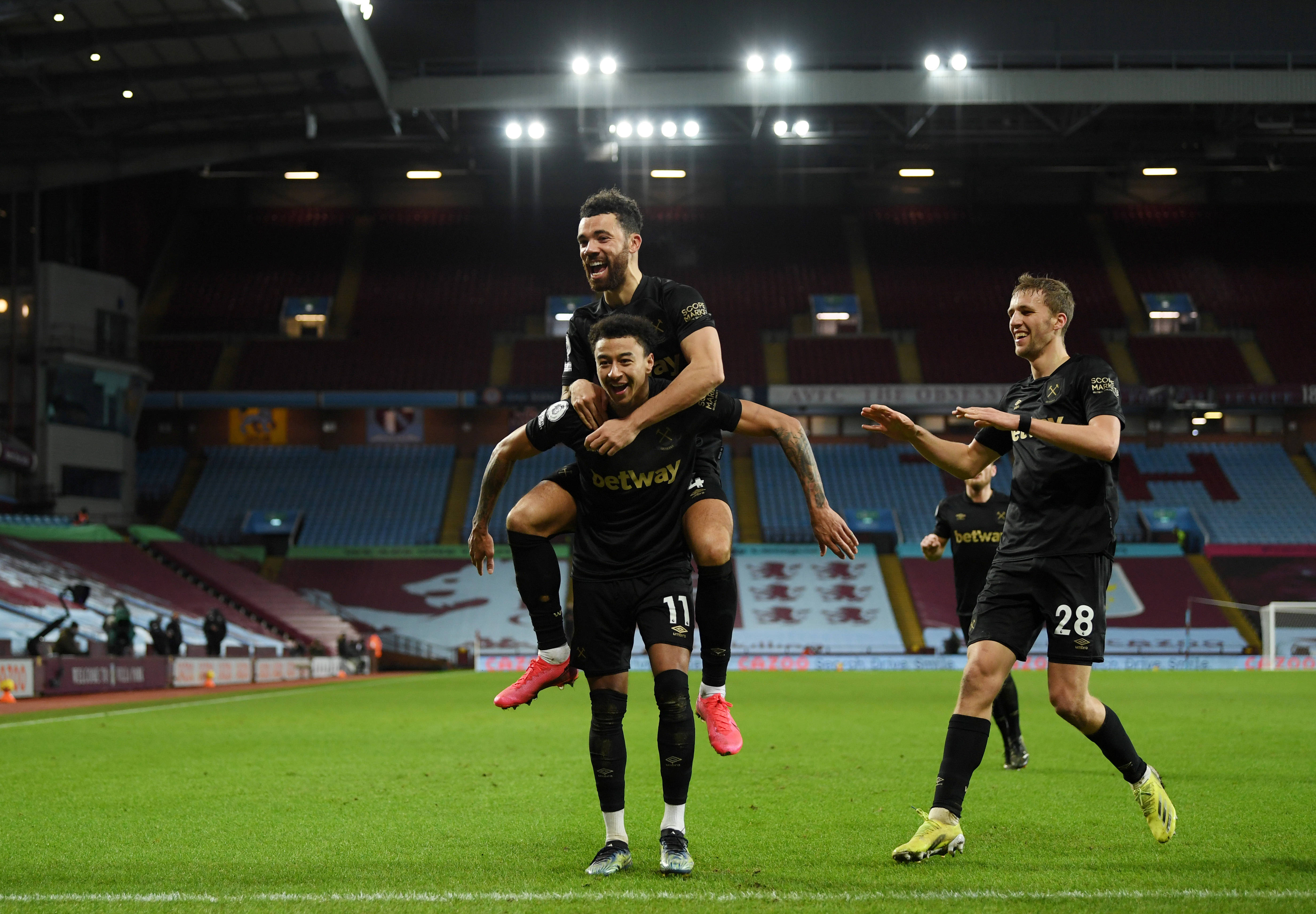 被钉上耻辱柱！今日太阳输给雷霆49分，创队史最大输球分差（太阳今日49分不敌雷霆 创队史最大失利分差）