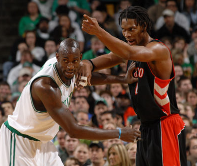 佩莱格里尼：塞维利亚落后时球迷往球场投掷杂物，这样不对（佩莱格里尼批评塞维利亚球迷：球队落后时向场内投掷杂物的行为不可取）