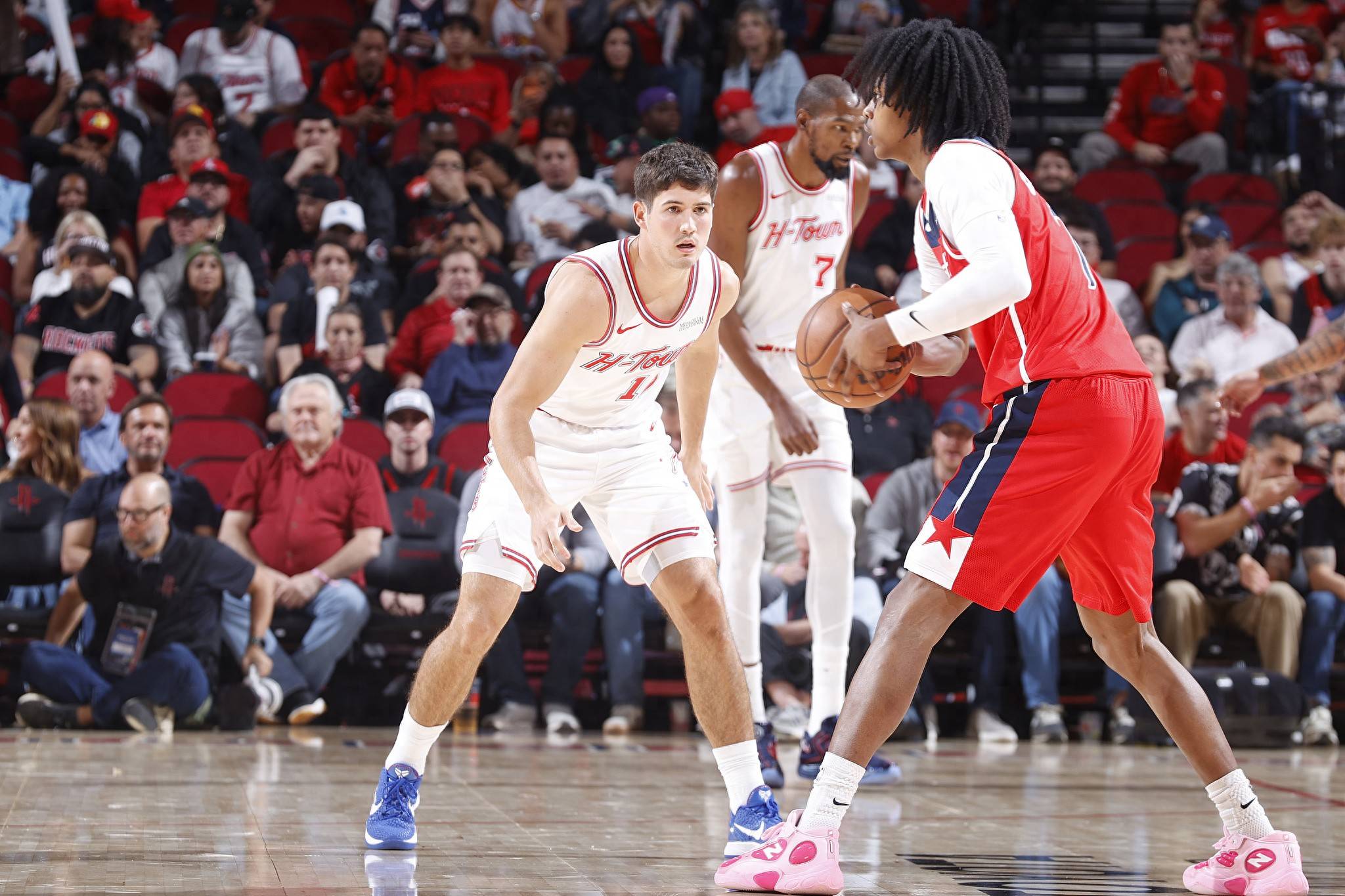 霍姆格伦&杰伦威半场合砍31分，雷霆领先26分（霍姆格伦携杰伦·威廉姆斯半场合砍31分，雷霆领先26分）