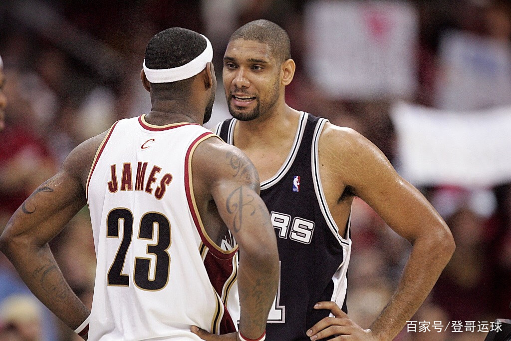 杜兰特关键三分，锁定比赛胜利（杜兰特命中致胜三分，锁定胜局）