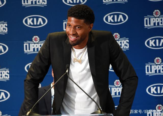 西班牙足协宣传反家暴：面对家庭暴力，直接出示红牌（西班牙足协发起反家暴倡议：对家庭暴力亮出红牌）