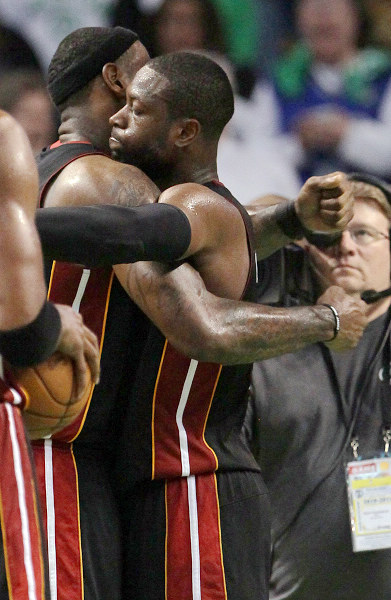 篮球NBA大交易流言四起，多队积极运作（NBA大交易传闻升温，多队密集运作）