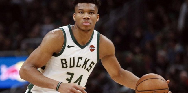 能超越吗？据统计，今年姆巴佩已经代表皇马攻入了53球（姆巴佩今年已为皇马攻入53球，他能否继续刷新纪录？）