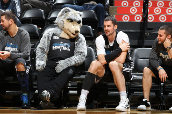 媒体面前情绪爆发，萨拉赫与利物浦会否重走C罗与曼联老路？（镜头前情绪失控，萨拉赫与利物浦会重演C罗与曼联的结局吗？）