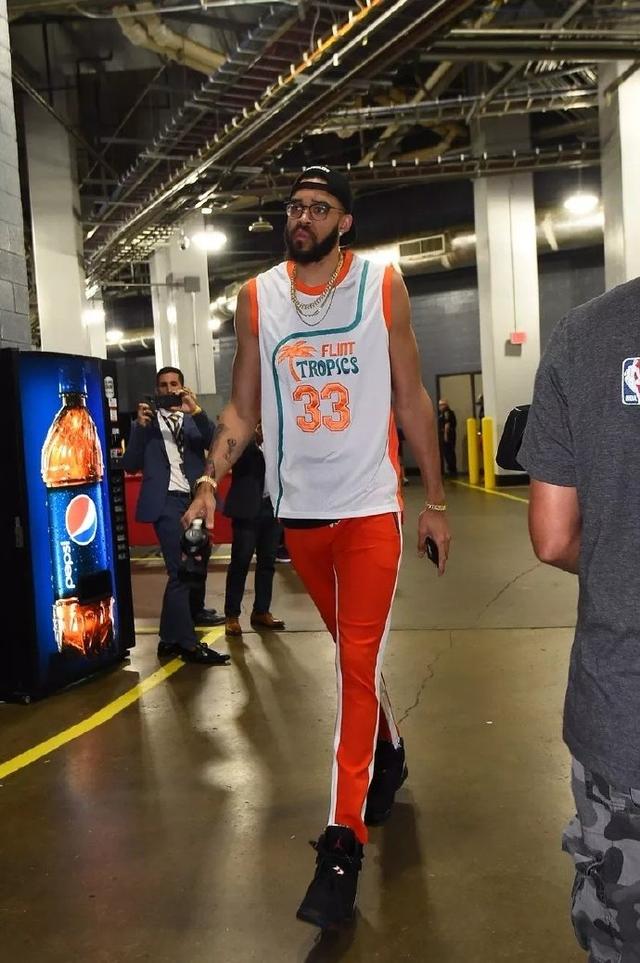 斯内德：我不是健美运动员没去过健身房；枪手今年会有所作为（斯内德：我非健美型，从未进健身房；阿森纳本赛季可期）