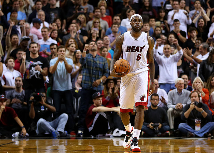 NBA季后赛焦点比赛精彩瞬间（NBA季后赛巅峰对决高光时刻）