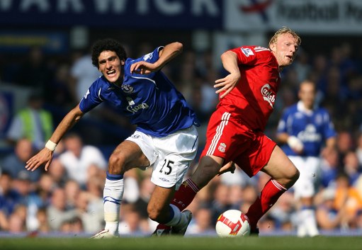 传奇奥斯卡满血复活看海港亚冠 球迷喊队危 ！速归！（奥斯卡满血复活现身海港亚冠看台，球迷高呼球队告急盼其速归）