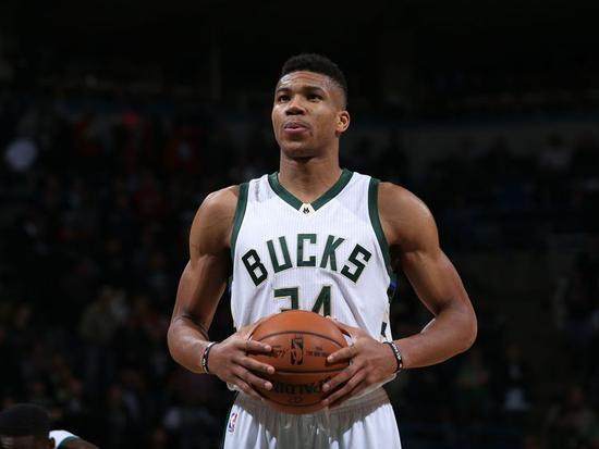 缺席9场后迎来复出！马刺大将卡斯尔表态今天将出战鹈鹕（休战9场归来，马刺新星卡斯尔确认今日对阵鹈鹕登场）