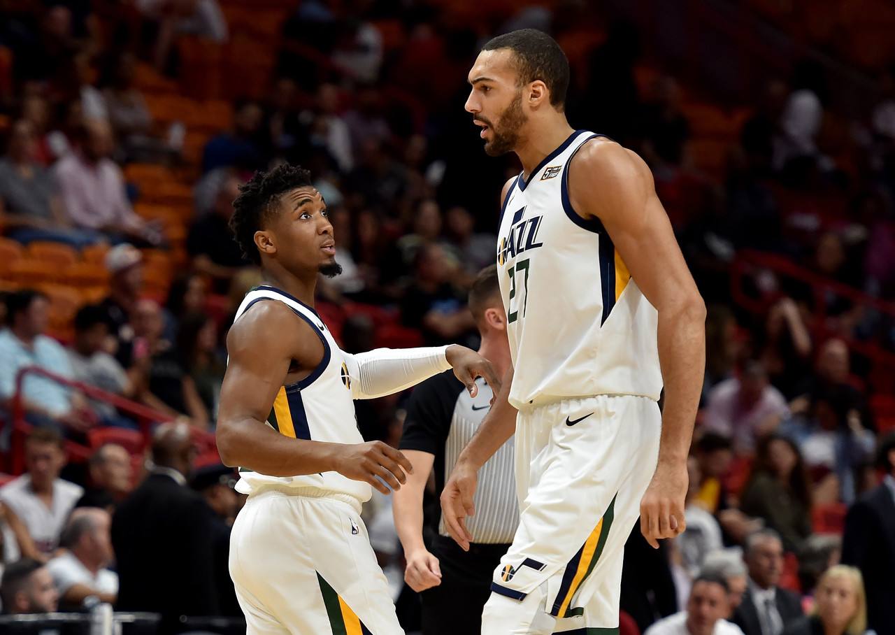 官方：泽林斯基战维罗纳轰出的世界波当选意甲11月最佳进球（官方宣布：泽林斯基对阵维罗纳的精彩远射获评意甲11月最佳进球）